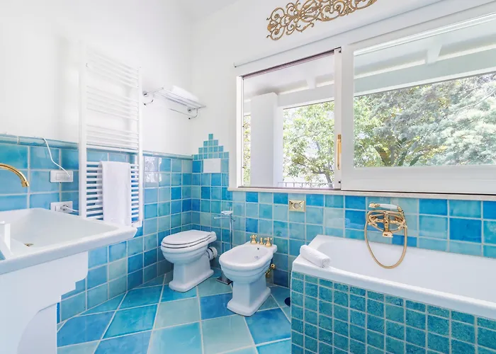 Palazzo Sassi בית הארחה